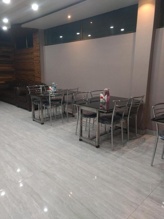 Woodland Lodge And Restaurant Гувахати Екстериор снимка