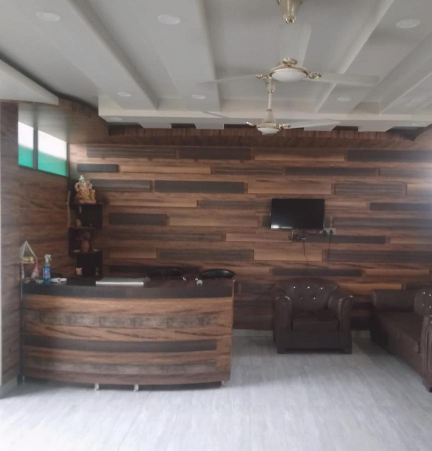 Woodland Lodge And Restaurant Гувахати Екстериор снимка