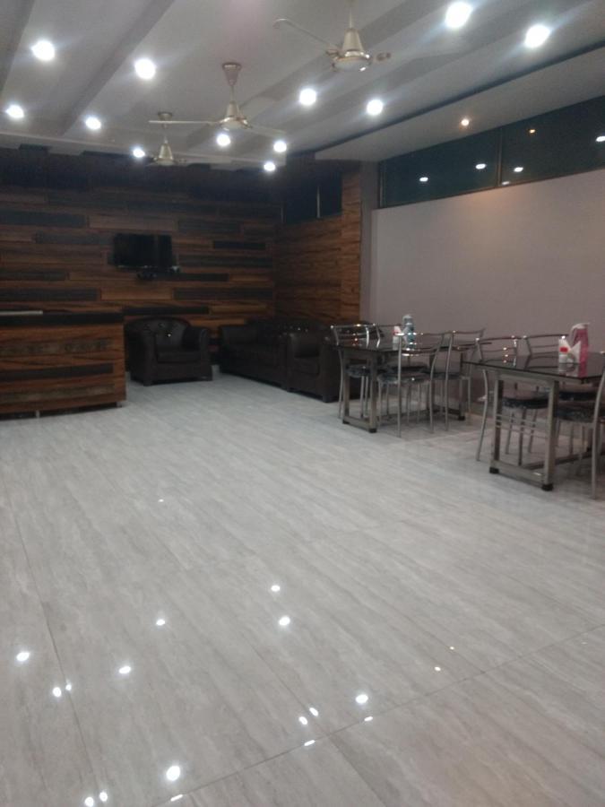 Woodland Lodge And Restaurant Гувахати Екстериор снимка