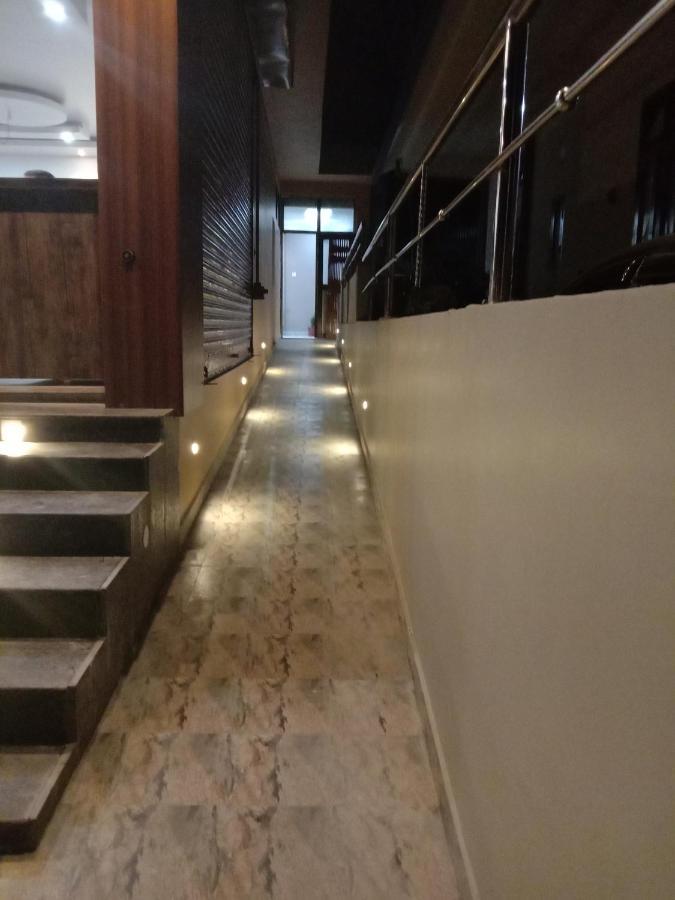 Woodland Lodge And Restaurant Гувахати Екстериор снимка